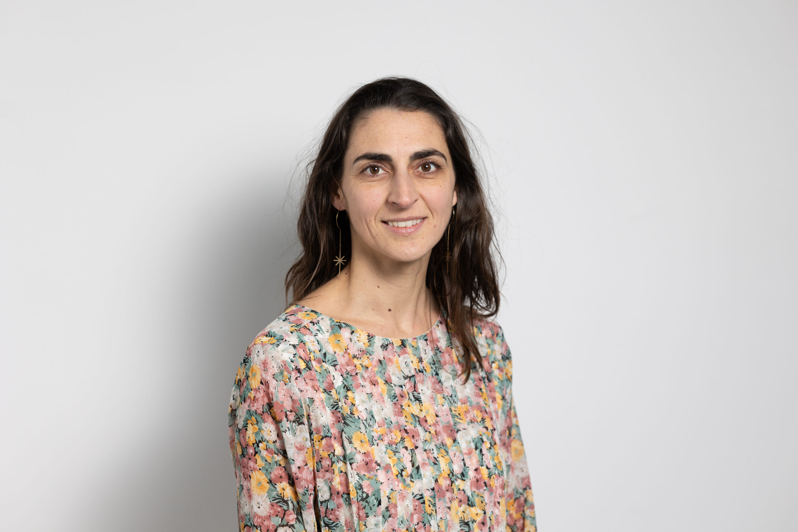 C'est une photo de Sophie Lagrange - Thérapeute psychocorporelle et prof de yoga